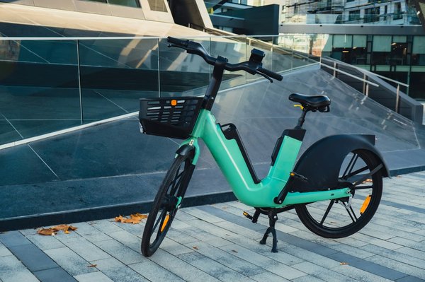 Choisir un vélo électrique cube : performances et confort à portée de main